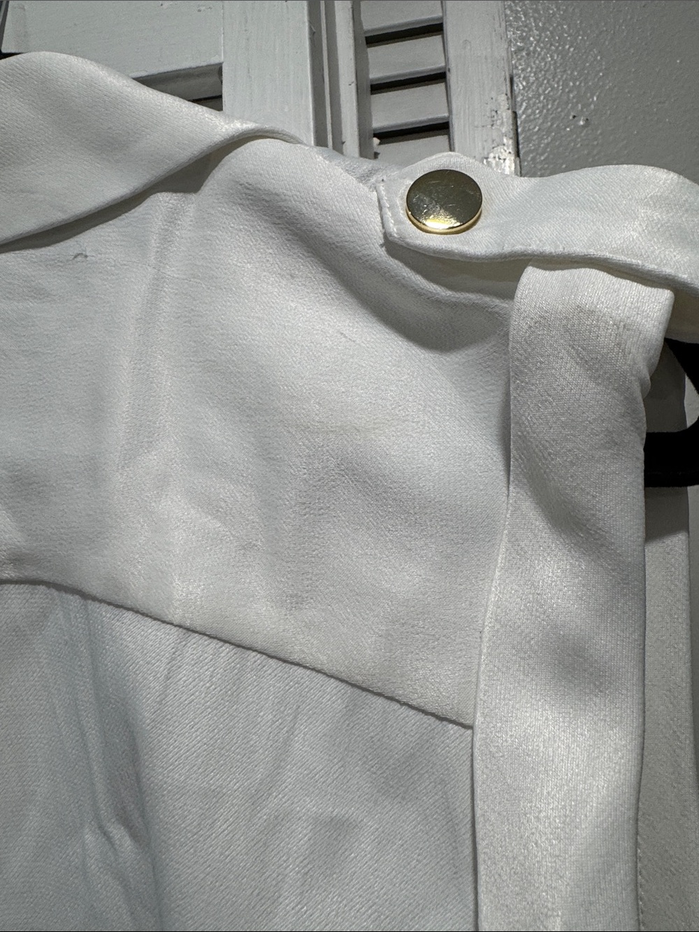 Studio F White Sleeveless Pleated V-Neck Blouse - Picture 7 of 9